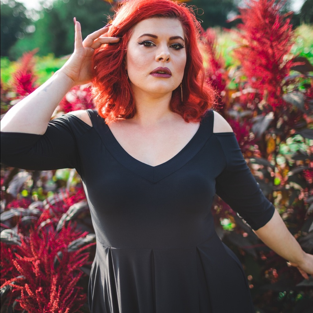 Plus Size ‘Vega’ Dress - Picture 3 of 7